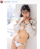King's brunch reporter, ww Oshima Akino showing off a powerful body, storm of rave reviews on the week pre-swimsuit gravure images wearing glasses!