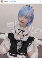 ハイトーンショートヘア東條ゆりあ、初水着グラビアがスタイル抜群！金髪美少女アイドルが「ヤンマガ」で美バスト解禁！オフショット画像にファン大興奮！