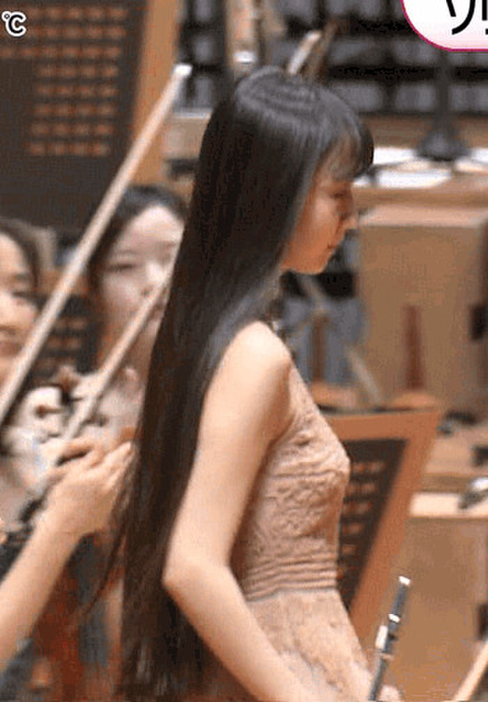 49 Valley Erotic GIF Images! Summary of the tight cleavage of happening breast fliers and busty gradles seen on TV 17th image
