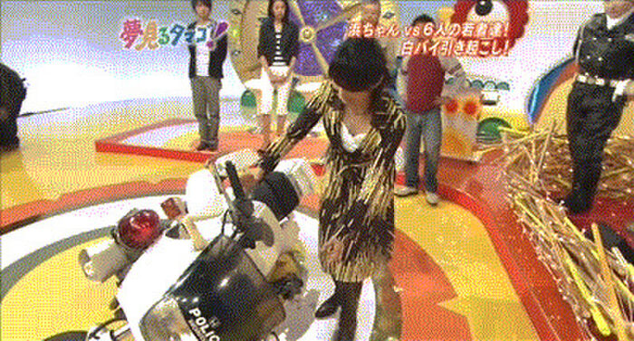 49 Valley Erotic GIF Images! Summary of the tight cleavage of happening breast fliers and busty gradles seen on TV 23th image