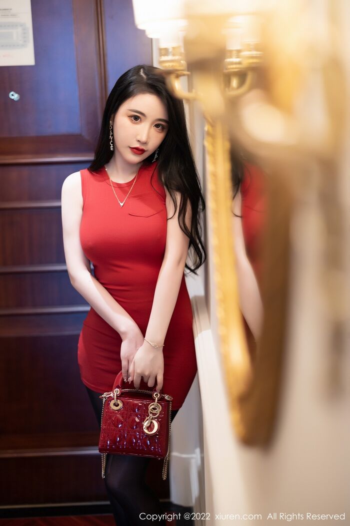 XiuRen第5151期_女神Cherry绯月樱厦门旅拍红色收身衣配开档黑丝撩人诱惑写真86P 10th image