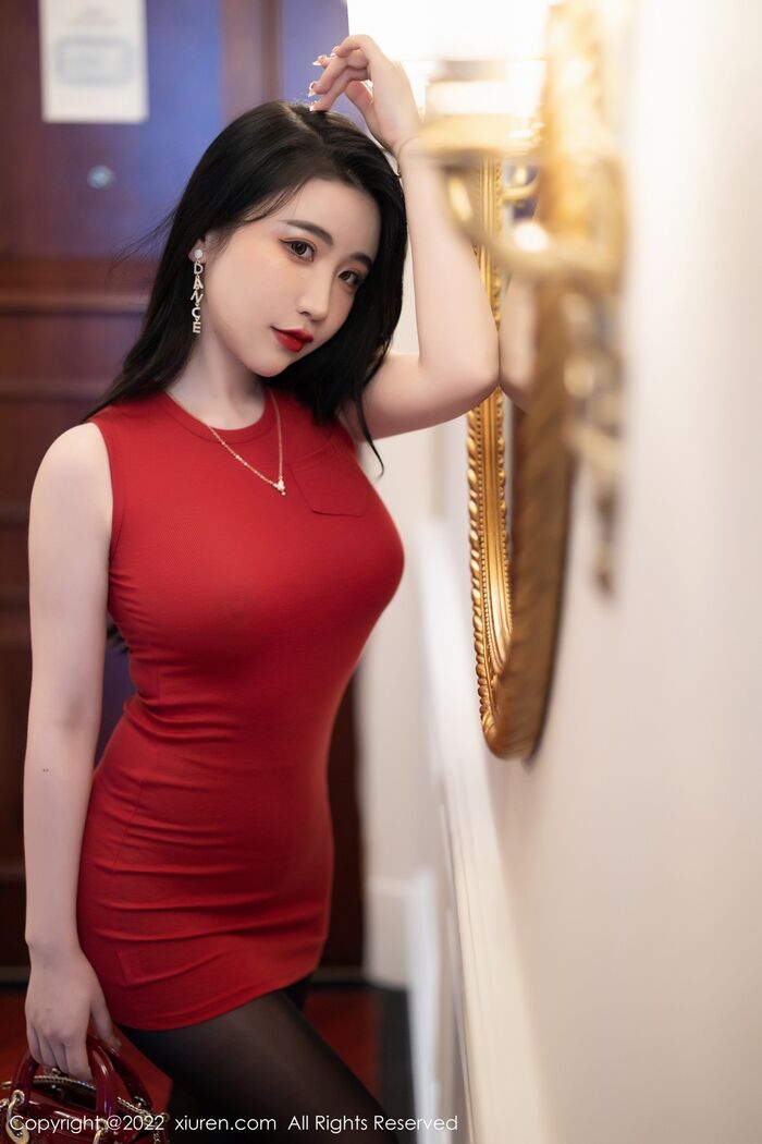 XiuRen第5151期_女神Cherry绯月樱厦门旅拍红色收身衣配开档黑丝撩人诱惑写真86P 4th image