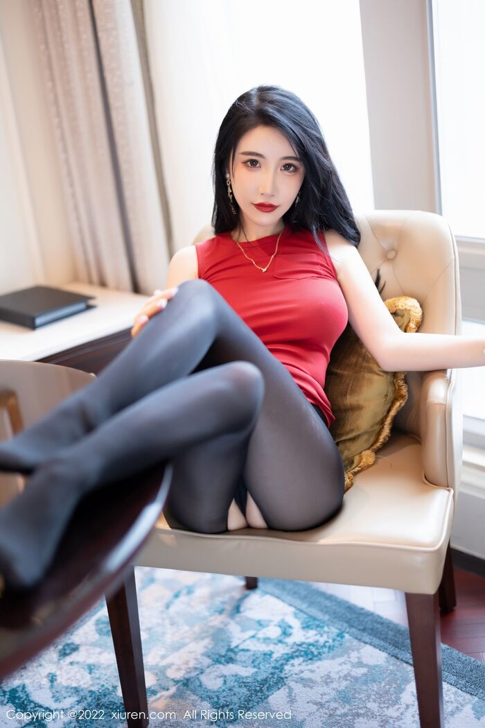 XiuRen第5151期_女神Cherry绯月樱厦门旅拍红色收身衣配开档黑丝撩人诱惑写真86P 58th image