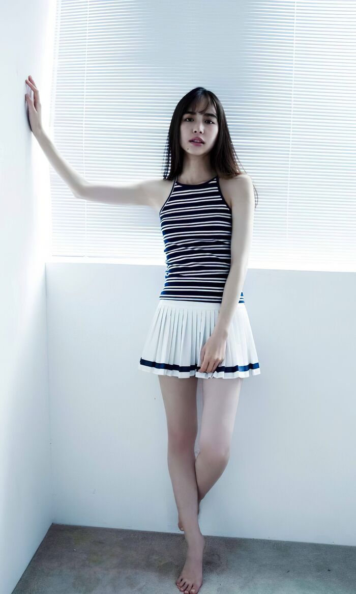 【井桁弘恵の高画質エロ画像337枚】人気モデルのスレンダーなくびれと美脚を愛でるグラビア 100th image
