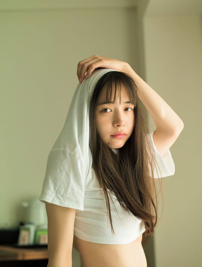 【井桁弘恵の高画質エロ画像337枚】人気モデルのスレンダーなくびれと美脚を愛でるグラビア 26th image
