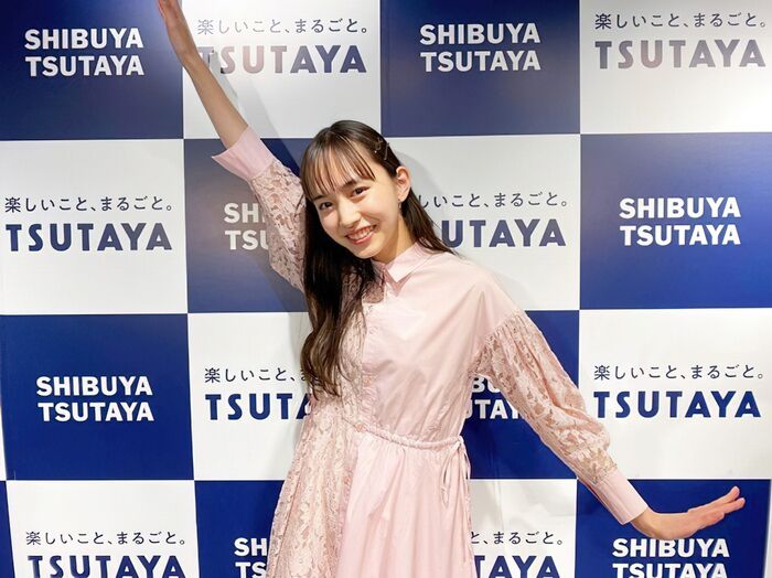 【井桁弘恵の高画質エロ画像337枚】人気モデルのスレンダーなくびれと美脚を愛でるグラビア 30th image