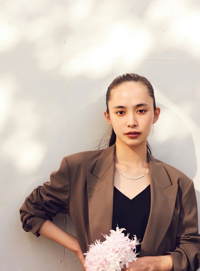 【井桁弘恵の高画質エロ画像337枚】人気モデルのスレンダーなくびれと美脚を愛でるグラビア 40th image