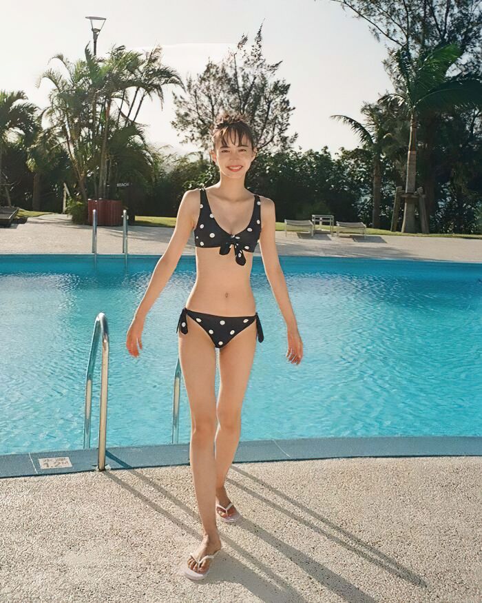 【井桁弘恵の高画質エロ画像337枚】人気モデルのスレンダーなくびれと美脚を愛でるグラビア 49th image