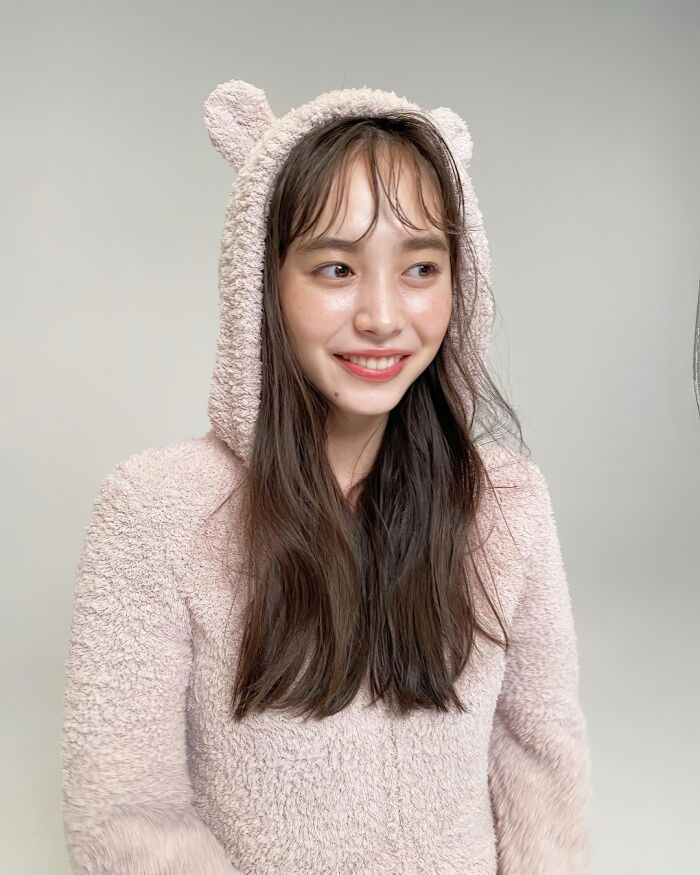 【井桁弘恵の高画質エロ画像337枚】人気モデルのスレンダーなくびれと美脚を愛でるグラビア 61th image