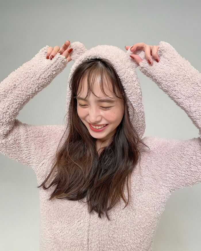 【井桁弘恵の高画質エロ画像337枚】人気モデルのスレンダーなくびれと美脚を愛でるグラビア 62th image