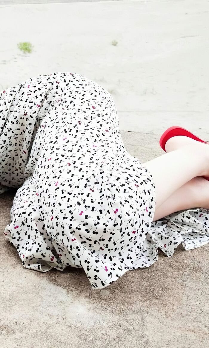 【井桁弘恵の高画質エロ画像337枚】人気モデルのスレンダーなくびれと美脚を愛でるグラビア 74th image