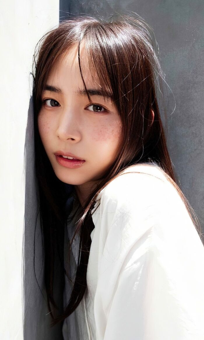 【井桁弘恵の高画質エロ画像337枚】人気モデルのスレンダーなくびれと美脚を愛でるグラビア 88th image