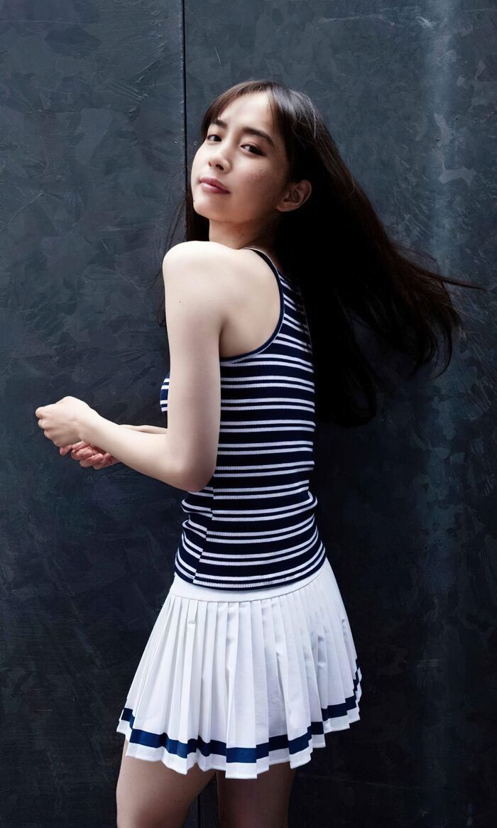 【井桁弘恵の高画質エロ画像337枚】人気モデルのスレンダーなくびれと美脚を愛でるグラビア 99th image