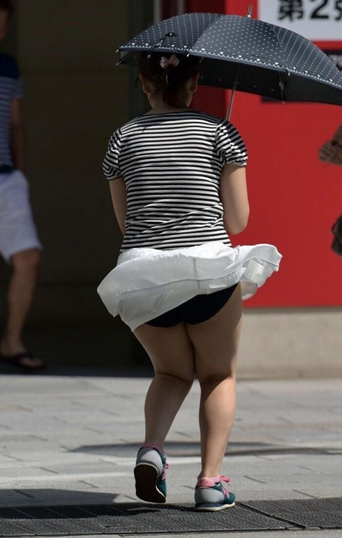 【パンチラエロ画像】偶発的に見つけた女の子のパンチラ画像がめっちゃシコ！ 11th image