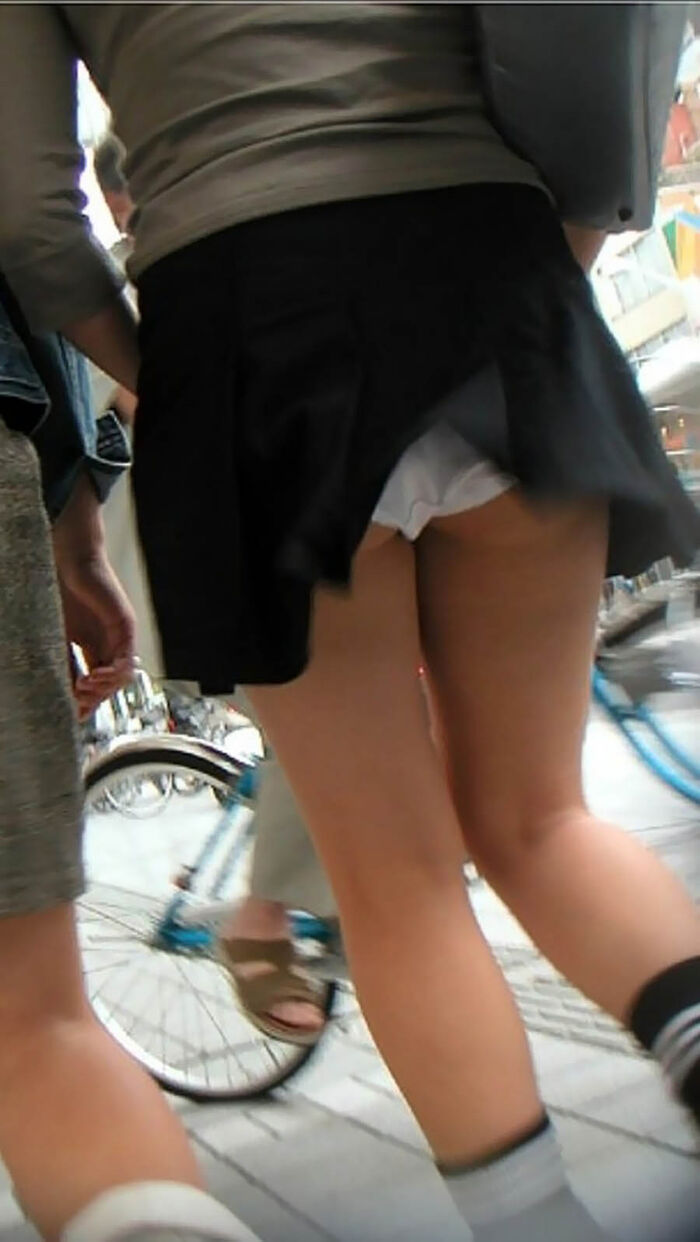 【パンチラエロ画像】偶発的に見つけた女の子のパンチラ画像がめっちゃシコ！ 42th image