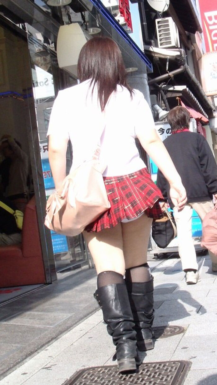 【パンチラエロ画像】偶発的に見つけた女の子のパンチラ画像がめっちゃシコ！ 66th image