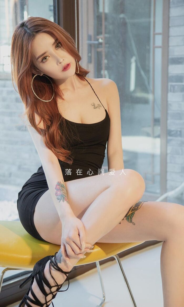 [Ugirls 爱尤物] No.2350_模特小玉性感黑色皮质连衣裙 + 黑色吊裙秀完美身材诱惑Photo 35P 5th image