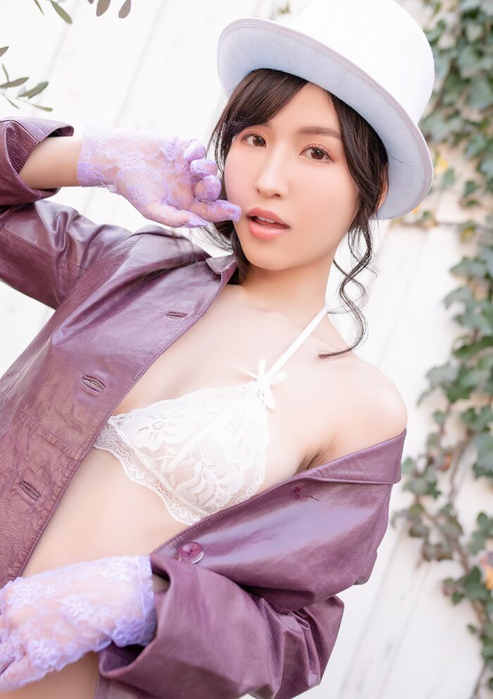 【392 high-quality erotic images of cherry blossom sky thighs】 Nude gravure of a former gradle sexy actress who is slender but G-cup explosive 28th image