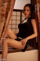 [YouMi likelihood] Vol.569_嫩模陈圆圆私房黑色高开旗袍半撩露浑圆翘臀修长美腿诱惑Photo 27P