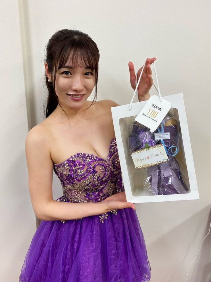 女優・グラビアアイドルとして活動する傍ら小説家としての顔も持つ今野杏南が官能フォトノベルに挑戦することにww 10th image
