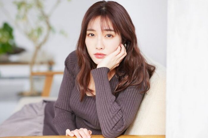 女優・グラビアアイドルとして活動する傍ら小説家としての顔も持つ今野杏南が官能フォトノベルに挑戦することにww 12th image