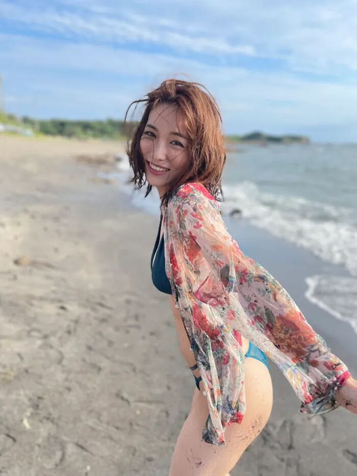 女優・グラビアアイドルとして活動する傍ら小説家としての顔も持つ今野杏南が官能フォトノベルに挑戦することにww 2th image