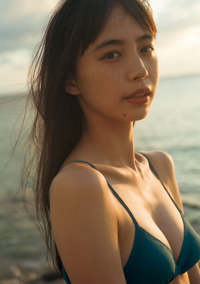 Actress Hiroe Igata, constricted swimsuit gravure image is too sexy ww boldly showed off her outstanding style bikini figure in the week pre-appearance for the first time in about a year! 23th image