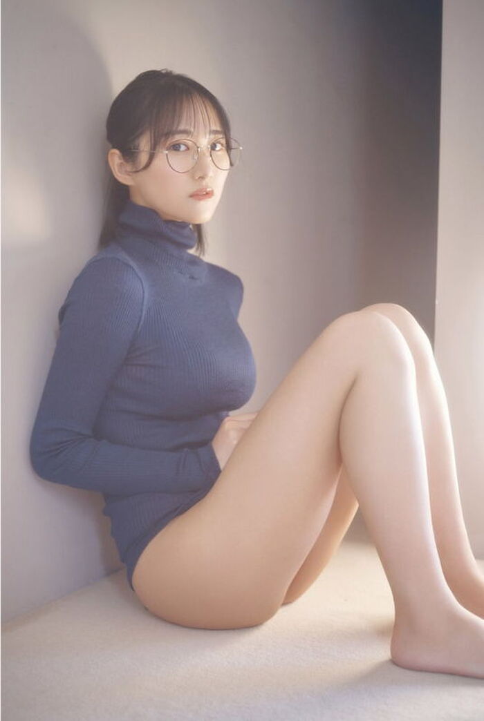Japan winner of the Race Queen Awards 2021 for the first time in history, RQ Kawase Moe, ww photographed in underwear on a hotel bed 8th image