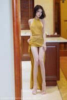 [HuaYang Huazhong] Vol.490_模特媛媛酱belle Pearl Triangular Travel Beat Half Yellow 连衣裙秀惹火身材诱惑Photo 44P