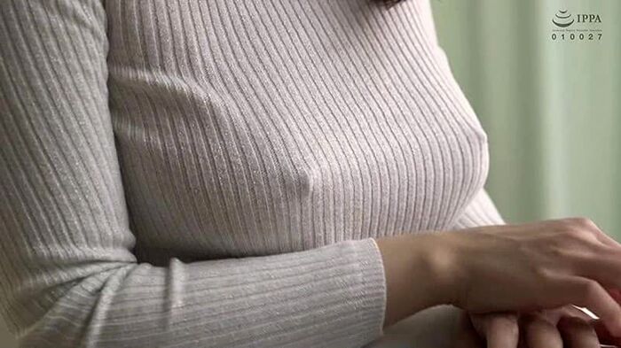【Boobs】 The nipple rubbed against the fiber of the sweater and became even more erect! Completely breast-pochi, sheer nipple state too erotic no-bra knit boob image collection ww [80 photos] 21th image