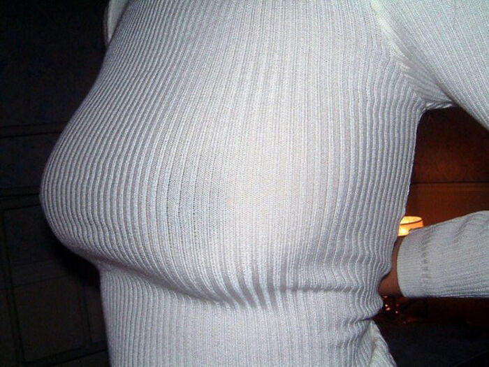 【Boobs】 The nipple rubbed against the fiber of the sweater and became even more erect! Completely breast-pochi, sheer nipple state too erotic no-bra knit boob image collection ww [80 photos] 35th image