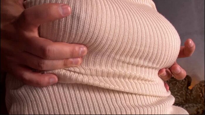 【Boobs】 The nipple rubbed against the fiber of the sweater and became even more erect! Completely breast-pochi, sheer nipple state too erotic no-bra knit boob image collection ww [80 photos] 40th image