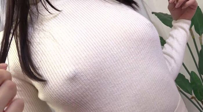 【Boobs】 The nipple rubbed against the fiber of the sweater and became even more erect! Completely breast-pochi, sheer nipple state too erotic no-bra knit boob image collection ww [80 photos] 46th image