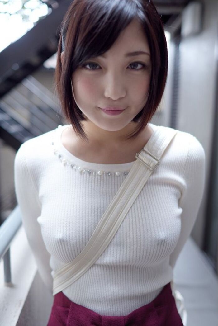 【Boobs】 The nipple rubbed against the fiber of the sweater and became even more erect! Completely breast-pochi, sheer nipple state too erotic no-bra knit boob image collection ww [80 photos] 54th image