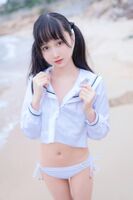 萌系小姐姐木绵绵OwO海边白色比基尼主题沙滩性感比基尼秀完美身材诱惑写真30P