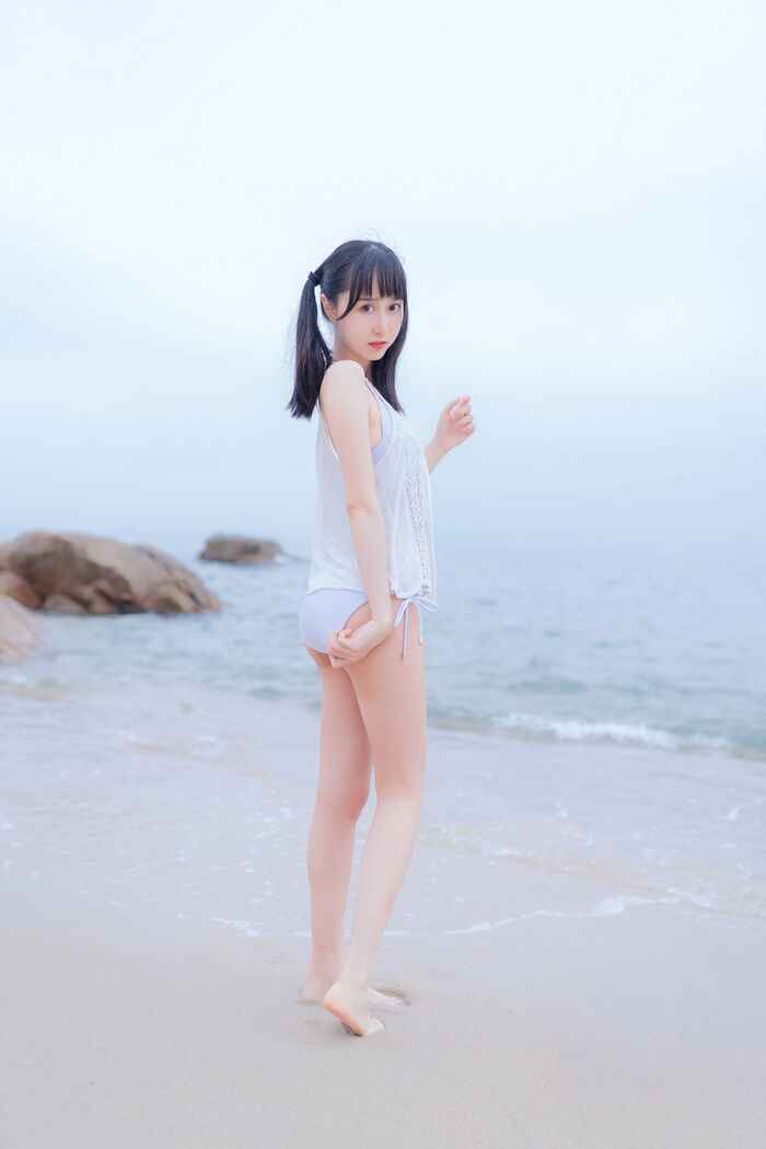 Moe System Xiao 姐姐木绵绵 OwO 海边白比基尼主题沙滩性感比基尼秀完美身材诱惑Photo 30P 10th image