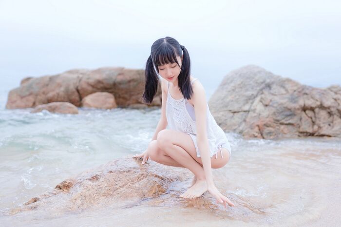 Moe System Xiao 姐姐木绵绵 OwO 海边白比基尼主题沙滩性感比基尼秀完美身材诱惑Photo 30P 13th image