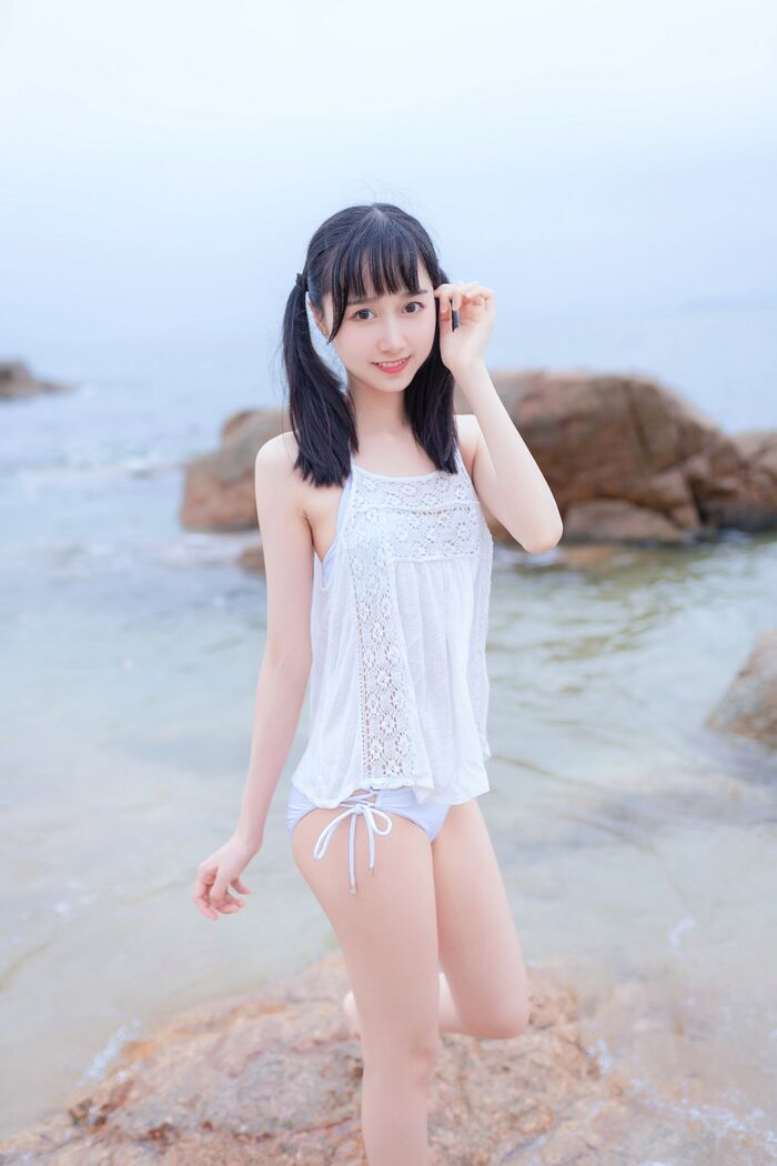 Moe System Xiao 姐姐木绵绵 OwO 海边白比基尼主题沙滩性感比基尼秀完美身材诱惑Photo 30P 15th image