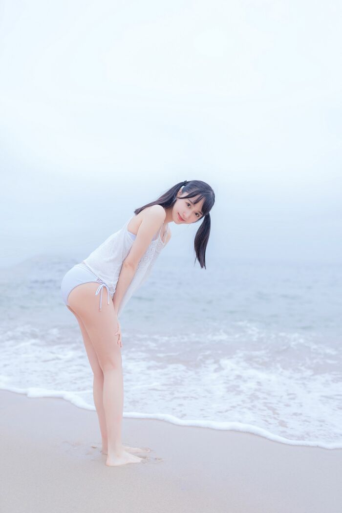 Moe System Xiao 姐姐木绵绵 OwO 海边白比基尼主题沙滩性感比基尼秀完美身材诱惑Photo 30P 9th image