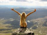 【絶景ヌード】絶景を目にした人間が本能的にとりたくなる行動、これはアートでしょwwwwwww
