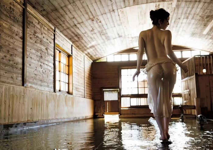 【405 high-quality erotic images of Sonoto】 Bewitching Bakugou Beauty's Hand Brass Semi Nude &amp; Swimsuit Gravure 36th image