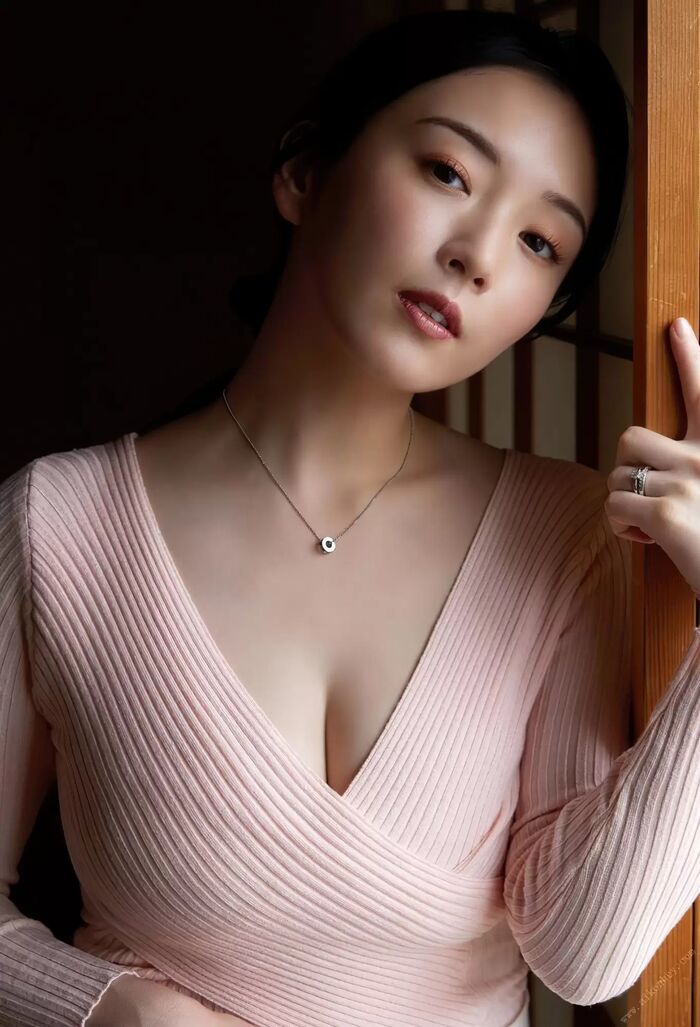 【405 high-quality erotic images of Sonoto】 Bewitching Bakugou Beauty's Hand Brass Semi Nude &amp; Swimsuit Gravure 90th image