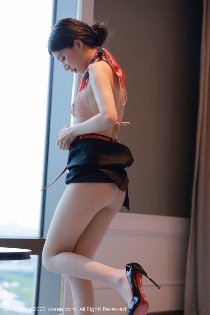 [XiuRen秀人网]No.5349_模特hebe韩心雨澳门旅拍空姐制服露蕾丝内衣超薄肉丝诱惑写真56P 39th image
