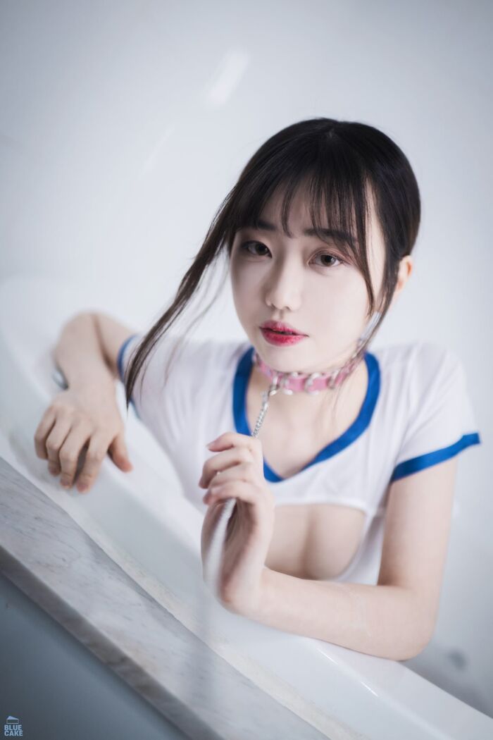 BlueCake Kim Ji-won 김지원 - White One RED. Ver 59th image