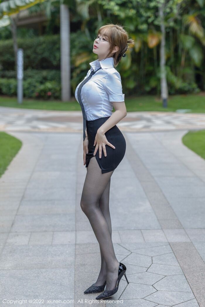 XiuRen第5417_Goddess 王雨纯海南旅拍性感白 T 配黑短裙露黑色情趣内衣诱惑Photo 73P 2th image